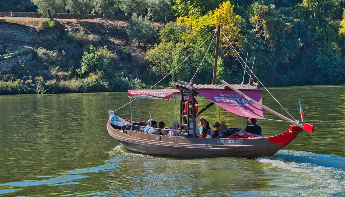 History of Pinhão Station Azulejo Tiles Guide